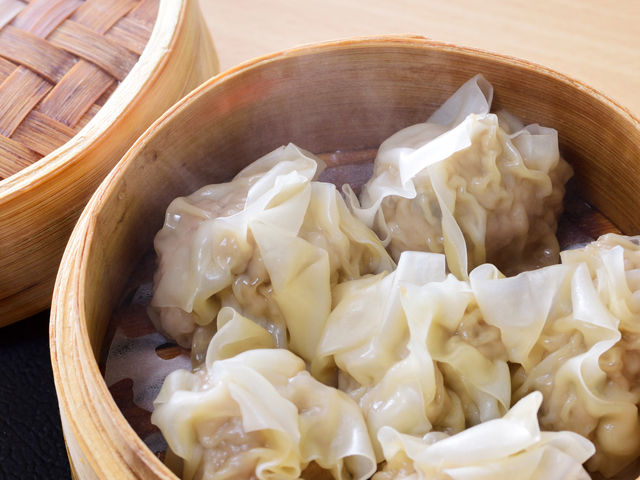 リニューアルオープンフェアとして”ご来店時に焼売1人1個サービス”しております。